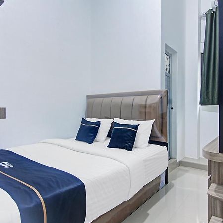 Oyo 90704 Nabila Residence Syariah パダン エクステリア 写真